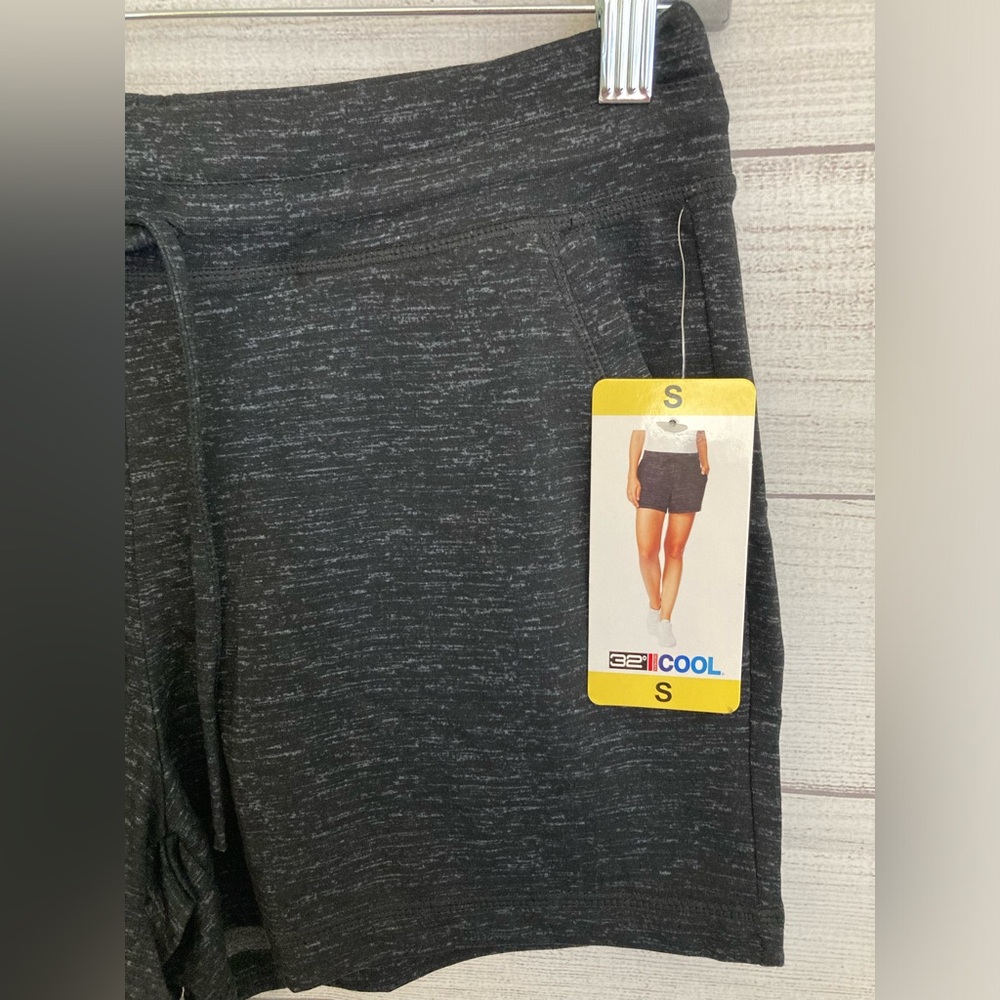 32 Degrees | NWT Ladies Fleece Shorts - Picture 3 of 8